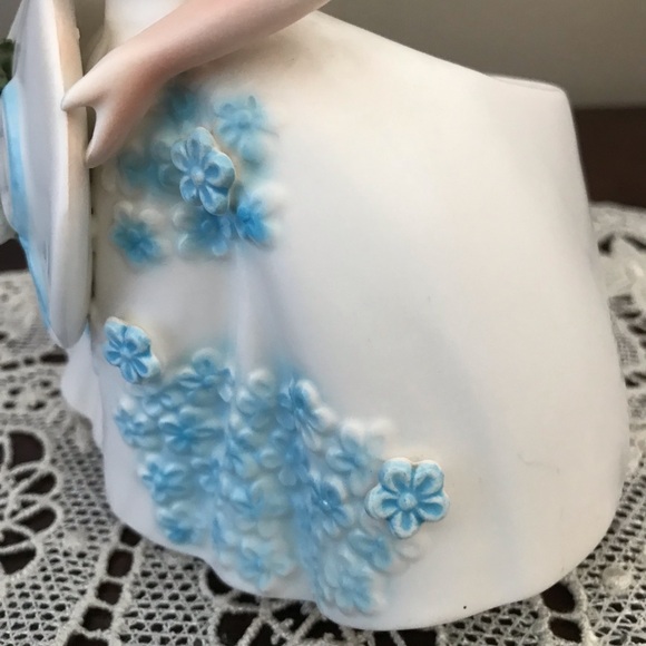 Vintage Lady Vase- Baby Blue and White ESD - Picture 10 of 12